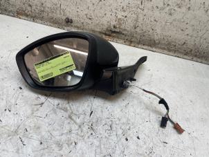 Gebruikte Spiegel Buiten links Peugeot 208 I (CA/CC/CK/CL) 1.4 HDi Prijs € 50,00 Margeregeling aangeboden door Autodemontage van de Laar