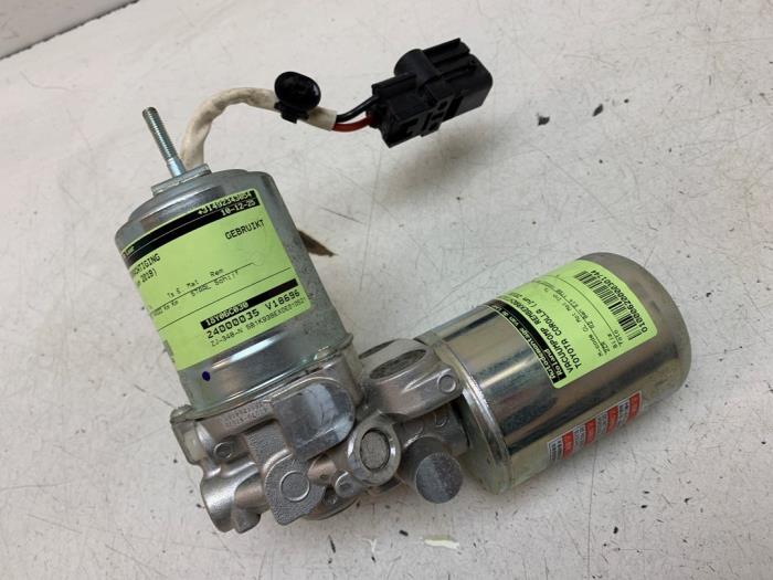 Gebruikte Vacuumpomp Rembekrachtiging Toyota Corolla (E21/EA1/EH1) 1.8 16V Hybrid Prijs op aanvraag aangeboden door Autodemontage van de Laar