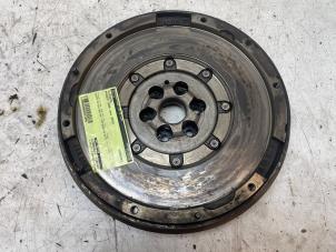 Gebruikte Vliegwiel Peugeot 5008 II (M4/MC/MJ/MR) 1.2 12V e-THP PureTech 130 Prijs € 150,00 Margeregeling aangeboden door Autodemontage van de Laar