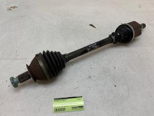 Gebruikte Aandrijfas links-voor Volkswagen Taigo 1.0 TSI 95 12V Prijs € 175,00 Margeregeling aangeboden door Autodemontage van de Laar