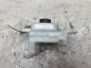 Toyota Yaris III (P13) 1.5 16V Hybrid Remvloeistof reservoir