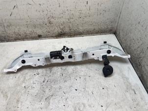 Gebruikte Dwarsbalk frontdeel Toyota Yaris III (P13) 1.5 16V Hybrid Prijs op aanvraag aangeboden door Autodemontage van de Laar