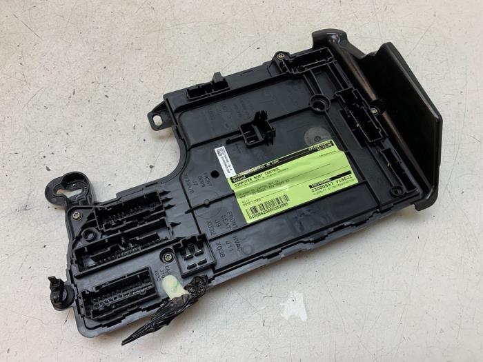 Gebruikte Module Bodycontrol Tesla Model 3 Long Range AWD 75 kWh Prijs € 150,00 Margeregeling aangeboden door Autodemontage van de Laar