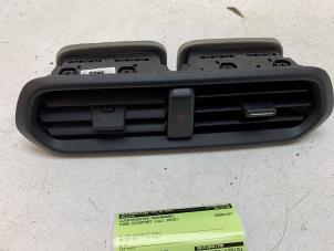 Gebruikte Luchtrooster Dashboard Ford EcoSport (JK8) 1.0 EcoBoost 12V 125 Prijs € 25,00 Margeregeling aangeboden door Autodemontage van de Laar