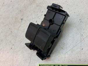 Gebruikte Combischakelaar ramen Toyota Aygo (B40) 1.0 12V VVT-i Prijs op aanvraag aangeboden door Autodemontage van de Laar