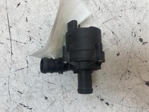 Gebruikte Watercirculatiepomp Audi A3 Sportback (8YA) 1.0 30 TFSI 12V Mild hybrid Prijs op aanvraag aangeboden door Autodemontage van de Laar
