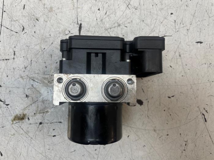 ABS Pomp van een Ford Focus 2 1.6 Ti-VCT 16V 2006