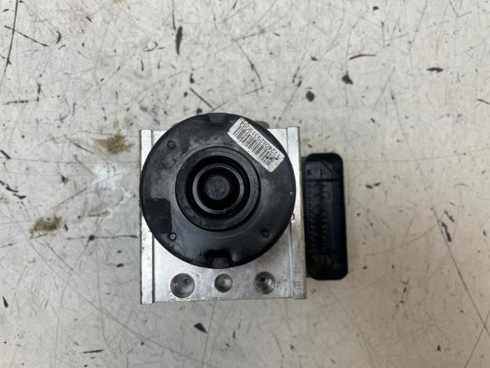 ABS Pomp van een Ford Focus 2 1.6 Ti-VCT 16V 2006