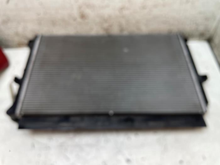 Gebruikte Radiateur Skoda Superb Combi (3V5) 2.0 TDI Prijs € 75,00 Margeregeling aangeboden door Autodemontage van de Laar
