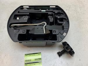 Gebruikte Krikset Citroen C3 Aircross I (2C/2R) 1.2 e-THP PureTech 110 Prijs € 40,00 Margeregeling aangeboden door Autodemontage van de Laar