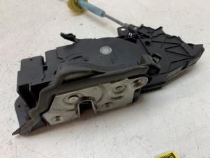 Gebruikte Slotmechaniek Portier 4Deurs rechts-voor BMW 1 serie (F40) 120d xDrive TwinPower Turbo 2.0 16V Prijs € 60,00 Margeregeling aangeboden door Autodemontage van de Laar