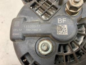 Dynamo van een Opel Insignia 1.8 16V Ecotec 2010