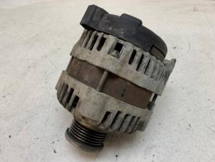 Dynamo van een Opel Insignia 1.8 16V Ecotec 2010