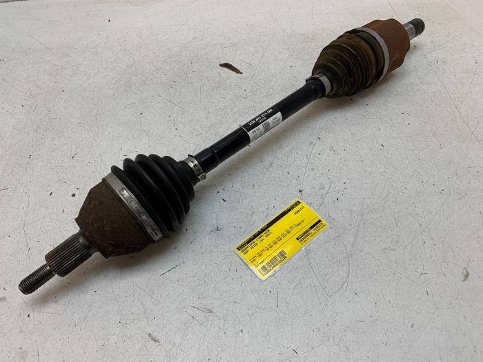 Gebruikte Aandrijfas links-voor Seat Ibiza V (KJB) 1.0 TSI 12V Prijs € 150,00 Margeregeling aangeboden door Autodemontage van de Laar