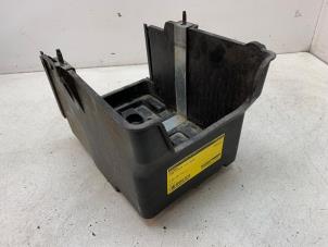 Gebruikte Accubak Ford Fiesta 6 (JA8) 1.25 16V Prijs € 25,00 Margeregeling aangeboden door Autodemontage van de Laar