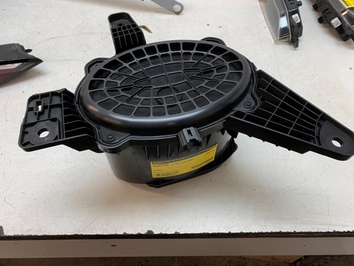 Gebruikte Speaker Renault Megane E-Tech (RCB) 60 kWh Prijs € 50,00 Margeregeling aangeboden door Autodemontage van de Laar