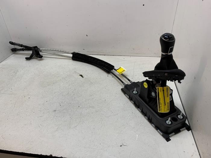 Gebruikte Schakelkabel Versnellingsbak Volkswagen Polo VI (AW1) 1.0 TSI 12V Prijs € 65,00 Margeregeling aangeboden door Autodemontage van de Laar