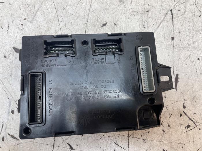 Gebruikte BCM Renault Captur I (2R) 0.9 Energy TCE 12V Prijs € 50,00 Margeregeling aangeboden door Autodemontage van de Laar