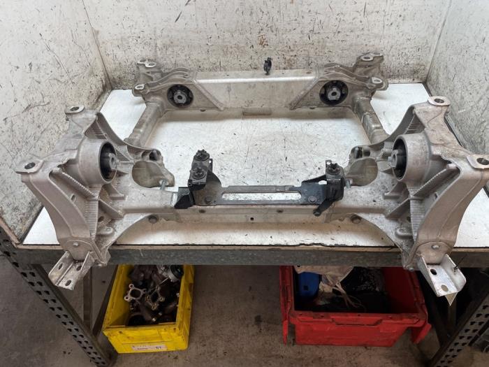 Gebruikte Subframe Audi e-tron (GEN) 55 quattro Prijs € 300,00 Margeregeling aangeboden door Autodemontage van de Laar