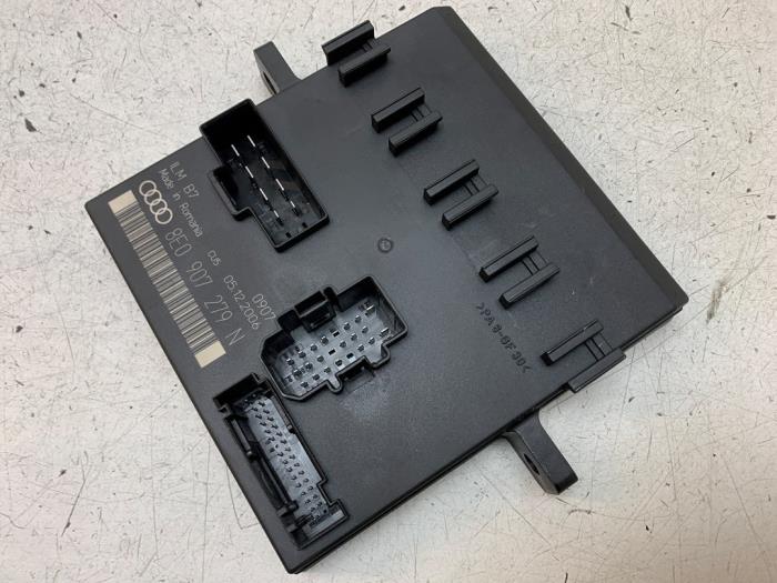 Gebruikte Computer Body Control Audi A4 (B7) 2.0 20V Prijs € 50,00 Margeregeling aangeboden door Autodemontage van de Laar