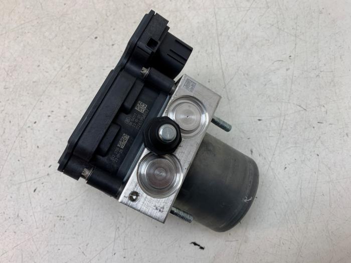 Gebruikte ABS Pomp Mercedes A (177.0) 1.3 A-250 e Turbo 16V Prijs € 325,00 Margeregeling aangeboden door Autodemontage van de Laar
