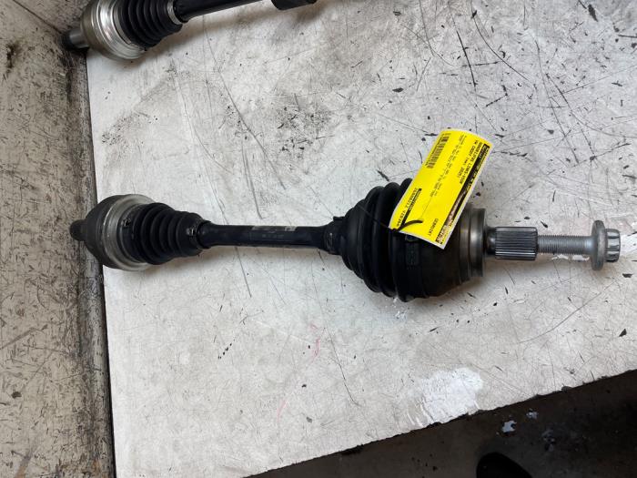 Gebruikte Aandrijfas links-voor Volkswagen Caddy Combi V (SBB/SBJ) 1.5 TSI Prijs op aanvraag aangeboden door Autodemontage van de Laar