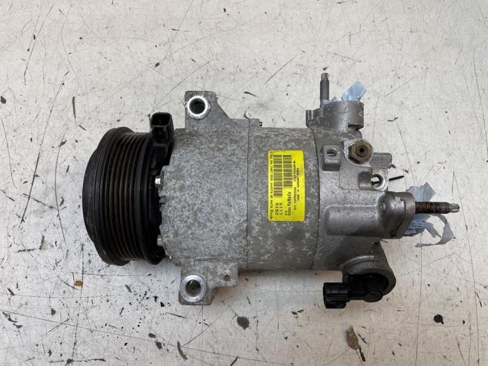 Gebruikte Aircopomp Ford Fiesta 6 (JA8) 1.0 SCI 12V 80 Prijs € 125,00 Margeregeling aangeboden door Autodemontage van de Laar
