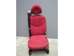 Gebruikte Voorstoel rechts Fiat Multipla (186) 1.6 16V 100 SX,ELX Prijs € 100,00 Margeregeling aangeboden door Autodemontage van de Laar