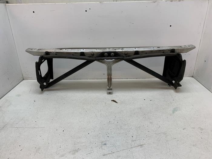 Gebruikte Frontpaneel BMW 5 serie (G30) 523d 2.0 TwinPower Turbo 16V Prijs € 150,00 Margeregeling aangeboden door Autodemontage van de Laar