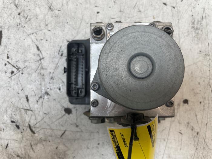 Gebruikte ABS Pomp Volkswagen Up! (121) e-Up! Prijs op aanvraag aangeboden door Autodemontage van de Laar