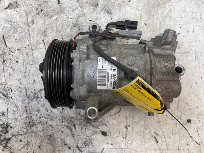 Gebruikte Aircopomp Renault Arkana (RJLL) 1.3 Mild Hybrid 160 16V Prijs € 225,00 Margeregeling aangeboden door Autodemontage van de Laar