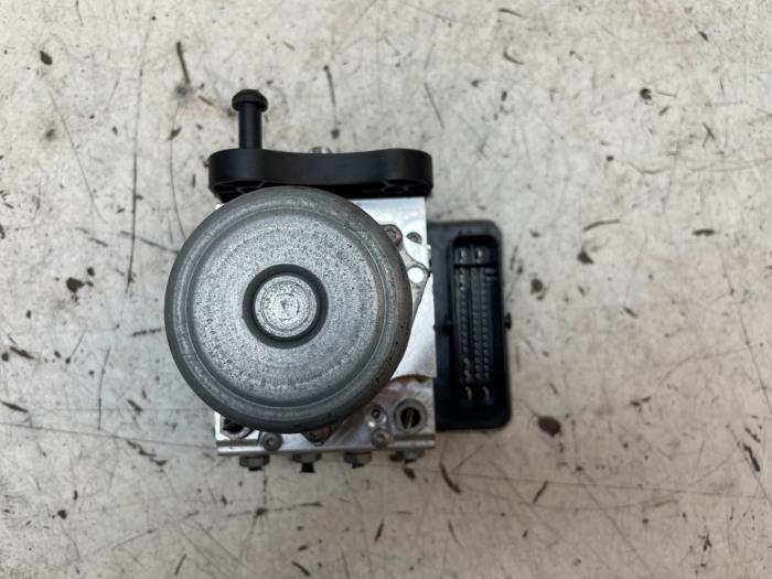 Gebruikte ABS Pomp Mercedes E (W213) E-350e 2.0 Turbo 16V Prijs € 150,00 Margeregeling aangeboden door Autodemontage van de Laar