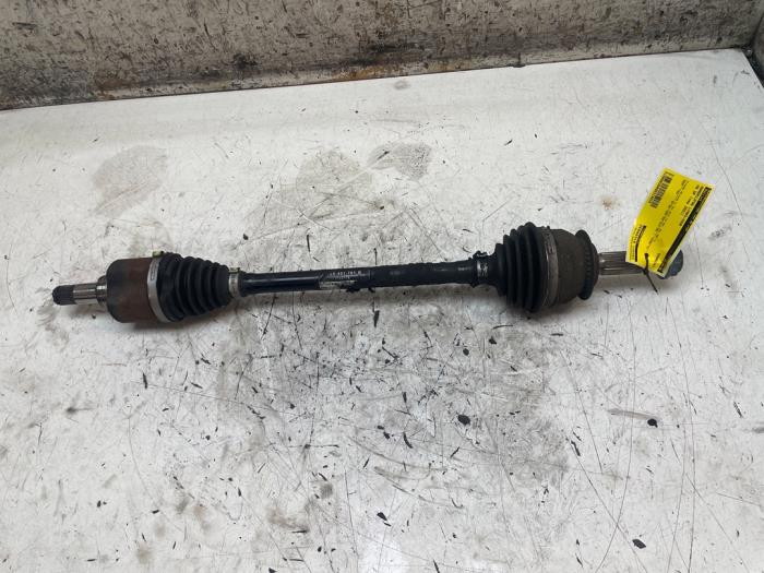 Gebruikte Aandrijfas links-voor Volkswagen Up! (121) 1.0 MPI 12V Prijs € 50,00 Margeregeling aangeboden door Autodemontage van de Laar