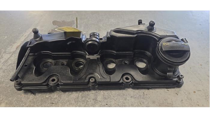 Gebruikte Kleppendeksel Volkswagen Caddy III (2KA,2KH,2CA,2CH) 1.6 TDI 16V Prijs € 75,00 Margeregeling aangeboden door Autodemontage van de Laar