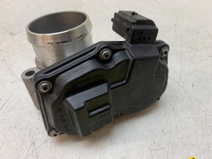 Gebruikte Gasklephuis Ford Focus 3 1.0 Ti-VCT EcoBoost 12V 100 Prijs € 30,00 Margeregeling aangeboden door Autodemontage van de Laar