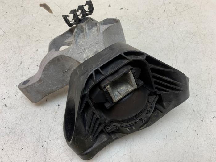 Gebruikte Motorrubber Renault Clio IV (5R) 1.5 Energy dCi 110 FAP Prijs op aanvraag aangeboden door Autodemontage van de Laar