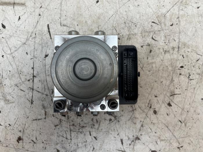 Gebruikte ABS Pomp Volkswagen ID.3 (E11/E12) Pro 58/59 kWh Prijs op aanvraag aangeboden door Autodemontage van de Laar