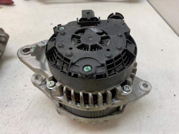 Gebruikte Dynamo Mitsubishi Space Star (A0) 1.2 12V Prijs op aanvraag aangeboden door Autodemontage van de Laar