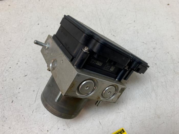 Gebruikte ABS Pomp Renault Master III (MA/MB/MC/MD/MH/MF/MG/MH) 2.3 dCi 135 16V FWD Prijs op aanvraag aangeboden door Autodemontage van de Laar