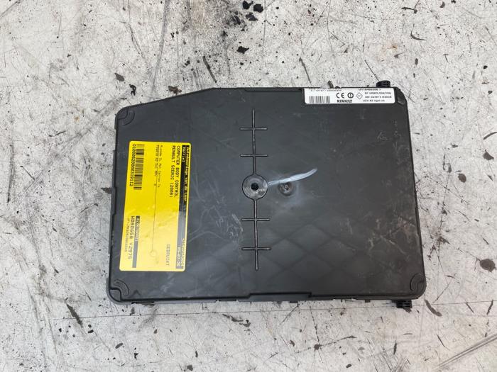 Gebruikte Bodycontrol Module Renault Scénic II (JM) 1.9 dCi 120 Prijs op aanvraag aangeboden door Autodemontage van de Laar