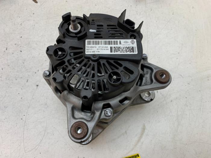Gebruikte Dynamo Renault Clio IV (5R) 0.9 Energy TCE 90 12V Prijs op aanvraag aangeboden door Autodemontage van de Laar