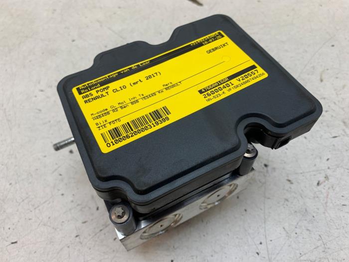 Gebruikte ABS Pomp Renault Clio IV (5R) 0.9 Energy TCE 90 12V Prijs op aanvraag aangeboden door Autodemontage van de Laar