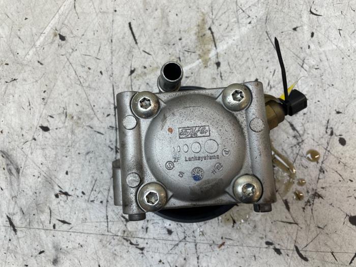 Gebruikte Servopomp Ford Focus 3 Wagon 1.6 Ti-VCT 16V 125 Prijs op aanvraag aangeboden door Autodemontage van de Laar