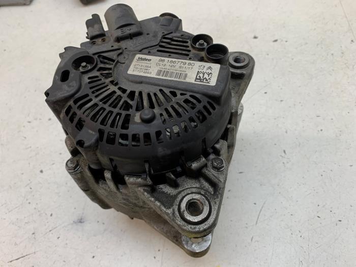 Gebruikte Dynamo Peugeot 308 SW (L4/L9/LC/LJ/LR) 1.2 12V e-THP PureTech 130 Prijs op aanvraag aangeboden door Autodemontage van de Laar