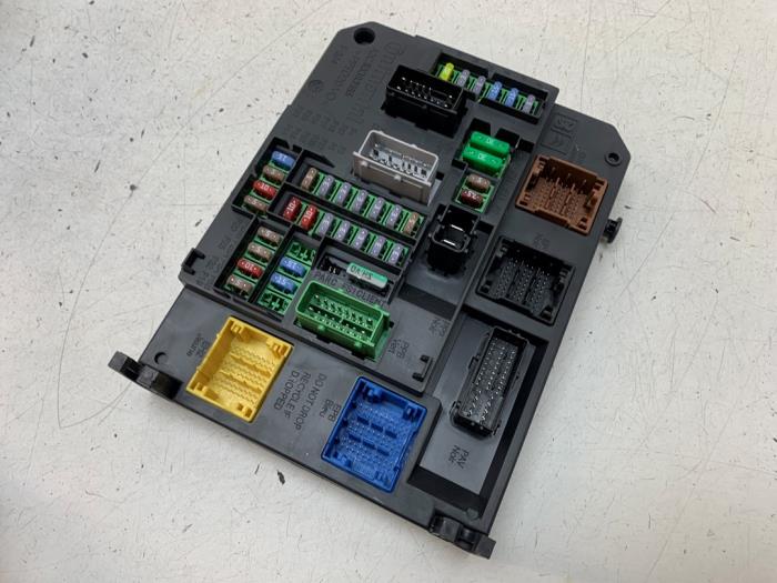 Gebruikte Bodycontrol Module Peugeot 308 SW (L4/L9/LC/LJ/LR) 1.2 12V e-THP PureTech 130 Prijs € 100,00 Margeregeling aangeboden door Autodemontage van de Laar
