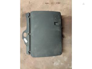 Gebruikte Dashboardkastje Volkswagen Passat (3C2) 2.0 TDI 16V 140 Prijs € 20,00 Margeregeling aangeboden door Autodemontage van de Laar