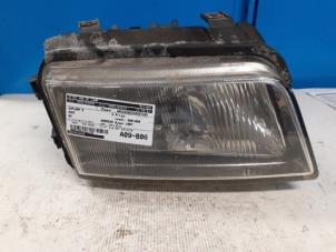 Gebruikte Rechter Koplamp Audi A4 (B5) 1.6 Prijs € 40,00 Margeregeling aangeboden door Autodemontage van de Laar