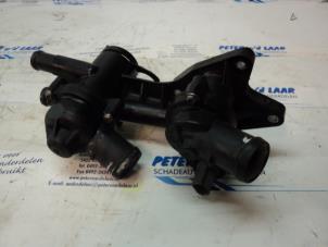 Gebruikte Thermostaathuis Volkswagen Touran (1T1/T2) 1.6 FSI 16V Prijs op aanvraag aangeboden door Autodemontage van de Laar