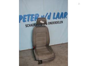 Gebruikte Voorstoel links Volkswagen Touran (1T1/T2) 2.0 TDI 16V 140 Prijs € 100,00 Margeregeling aangeboden door Autodemontage van de Laar