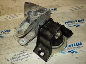 Gebruikte Motorrubber Renault Megane II (BM/CM) 1.9 dCi 120 Prijs € 40,00 Margeregeling aangeboden door Autodemontage van de Laar